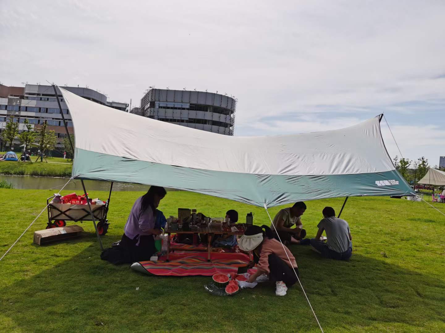 May Day camping ນອກ