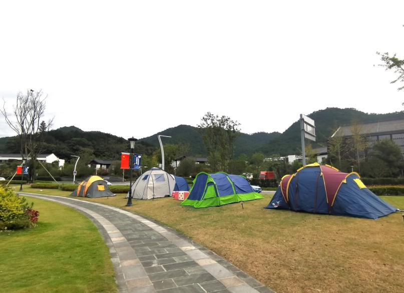ຄວາມແຕກຕ່າງກັນລະຫວ່າງ tent ຊັ້ນດຽວແລະ tent ສອງຊັ້ນແມ່ນຫຍັງ?